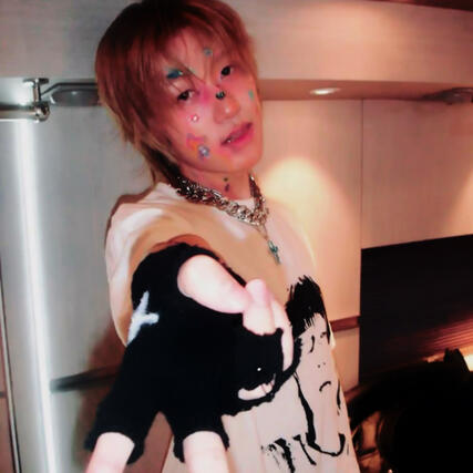 he knows he's my princess from a magic non binary world, seolhwa.