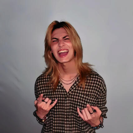 the only swiftie in the world that could understand me, i really appreciate ya, my sunbae, kayn.